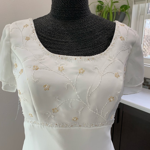 🚫SOLD🚫Modest White Tiered Wedding Gown Sz 12 - Picture 3 of 12